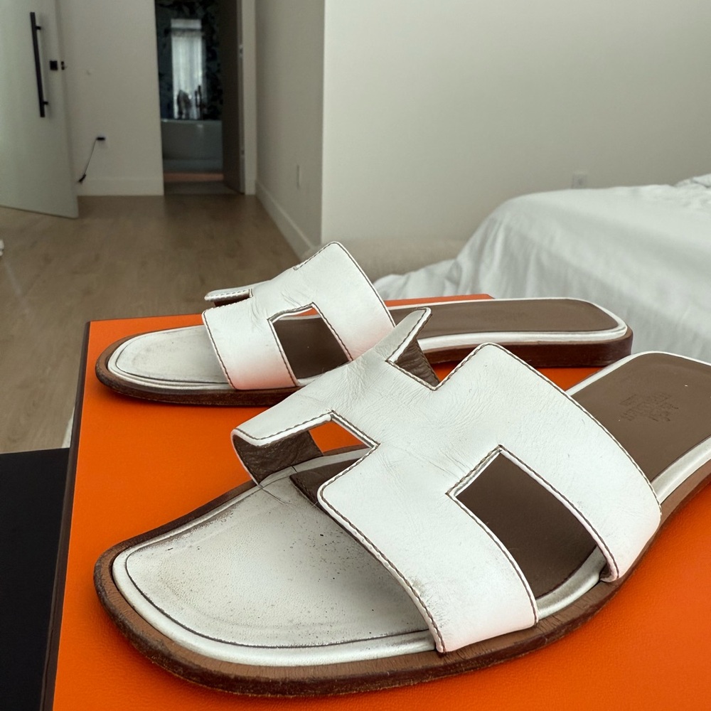 Hermes Oran White Slide Sandals 100% Authentic Pre-owned in Fair condition - Picture 5 of 13